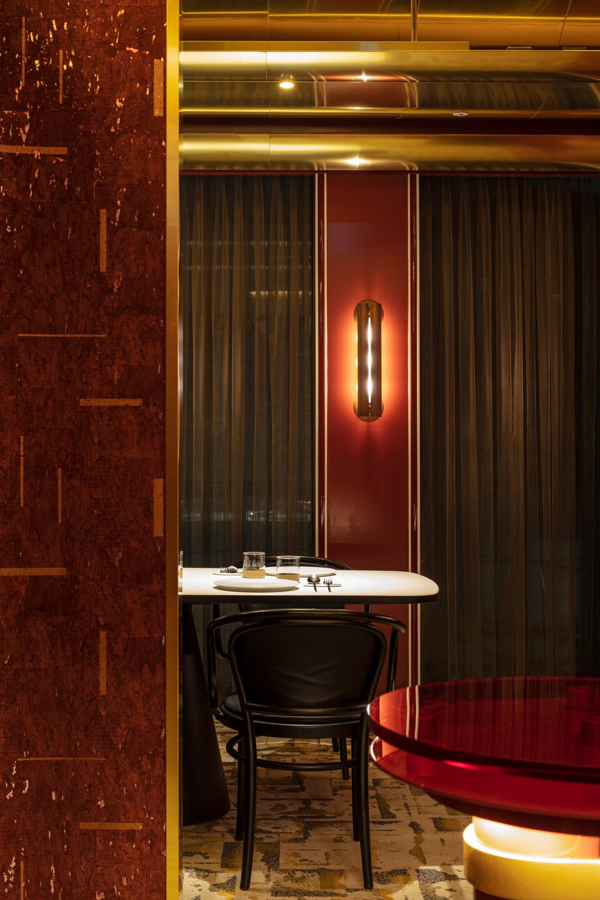 Soigné Redroom — interior, 2 of 11