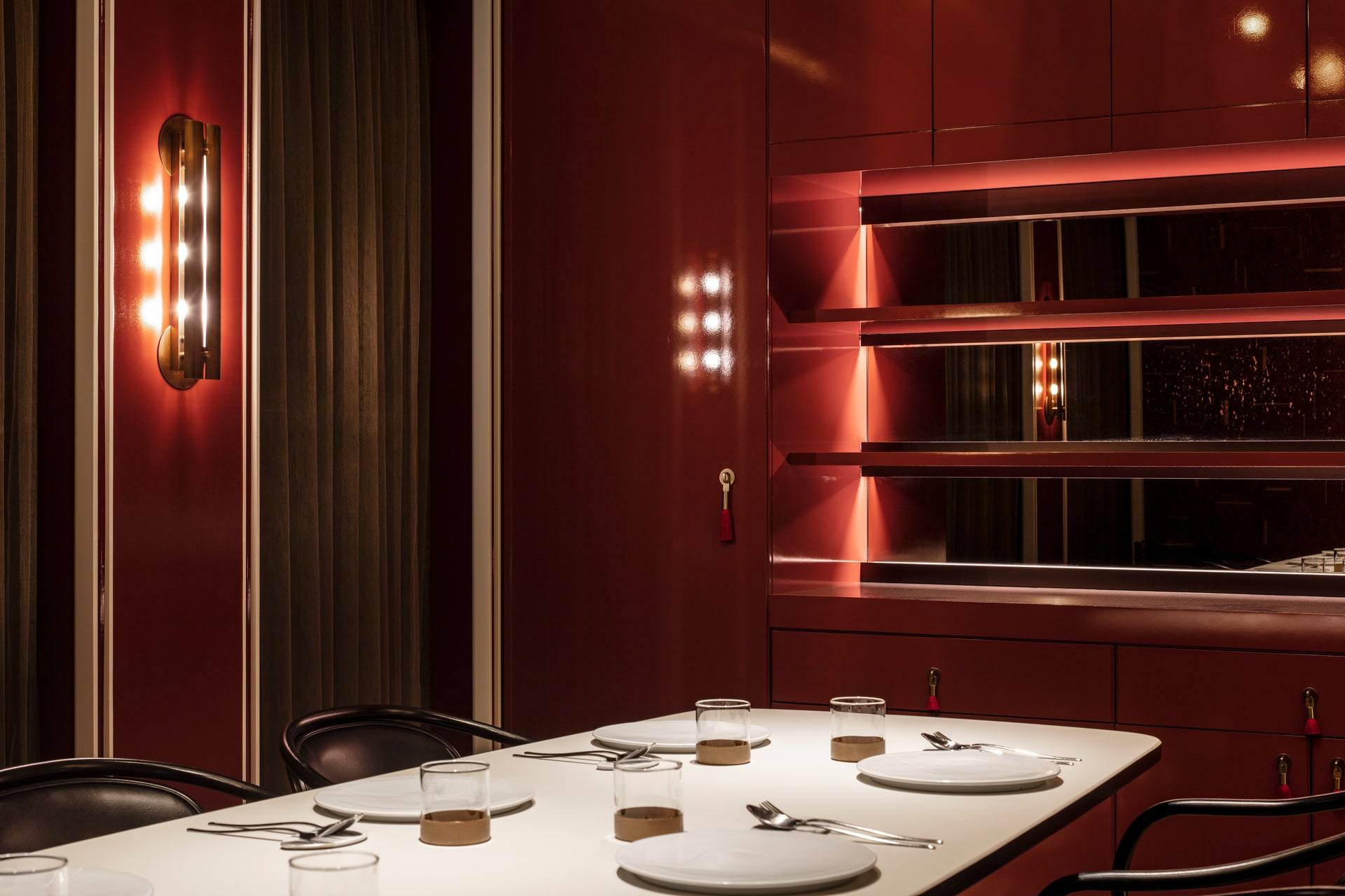 Soigné Redroom — interior, 3 of 11