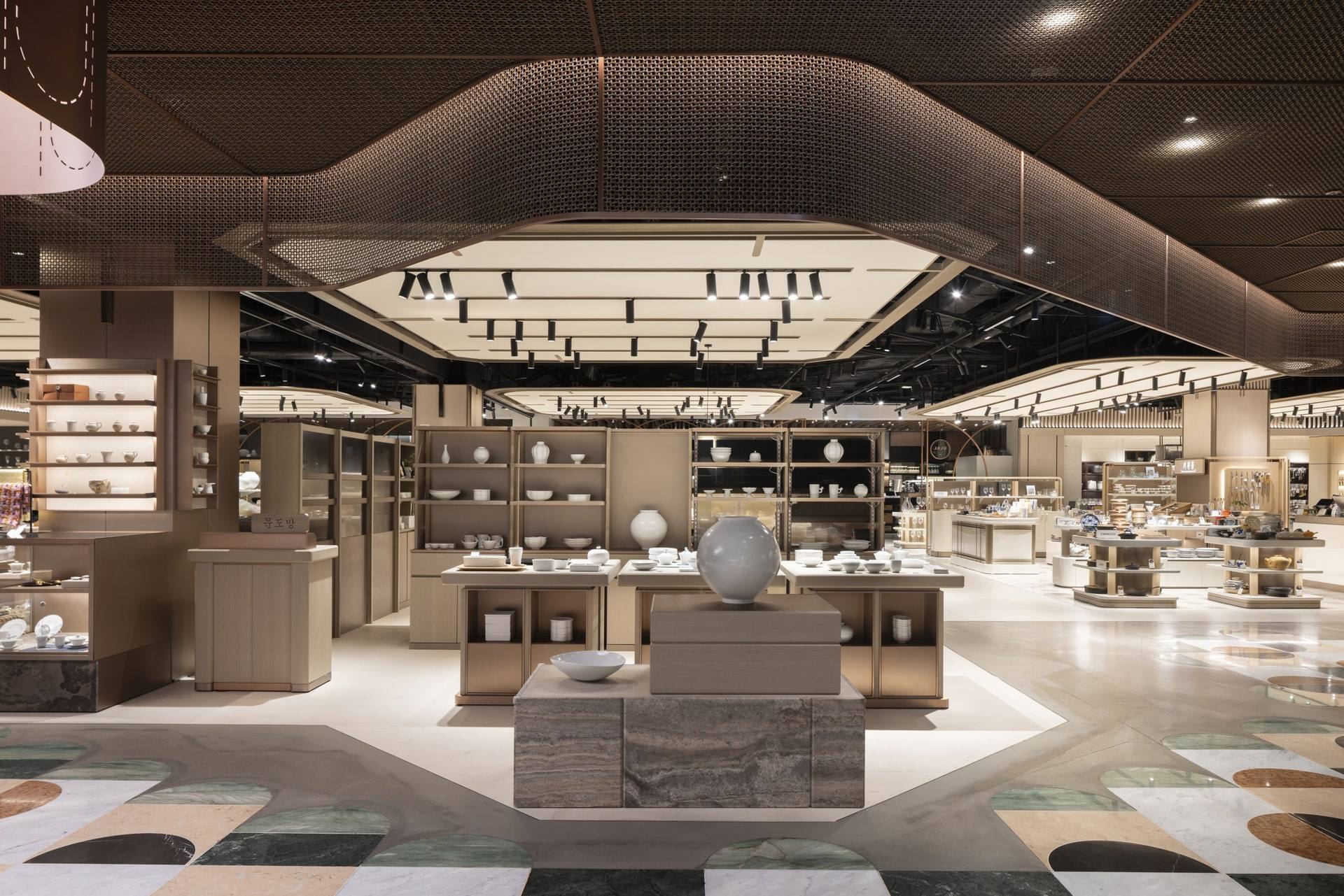 Shinsegae Gangnam-Table&Dishware — interior, 8 of 21