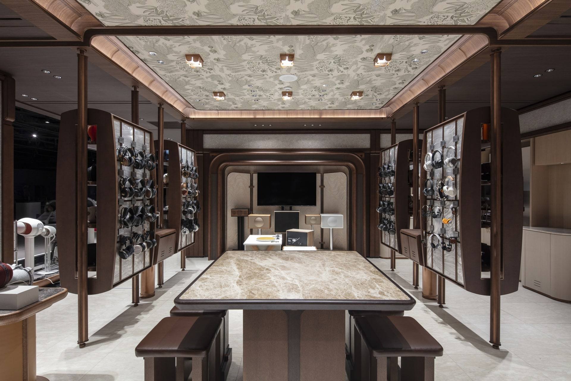 Audiophile — interior, 7 of 15
