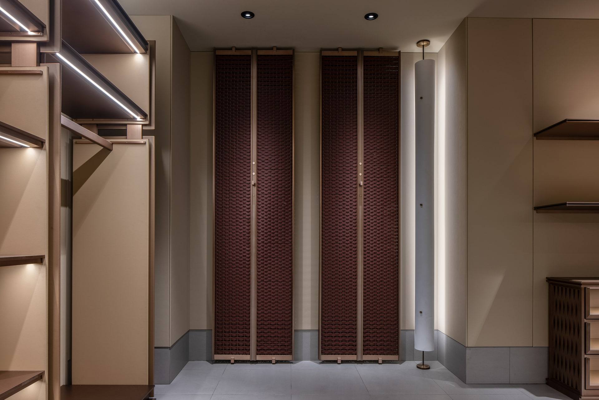 Jons — interior, 8 of 14