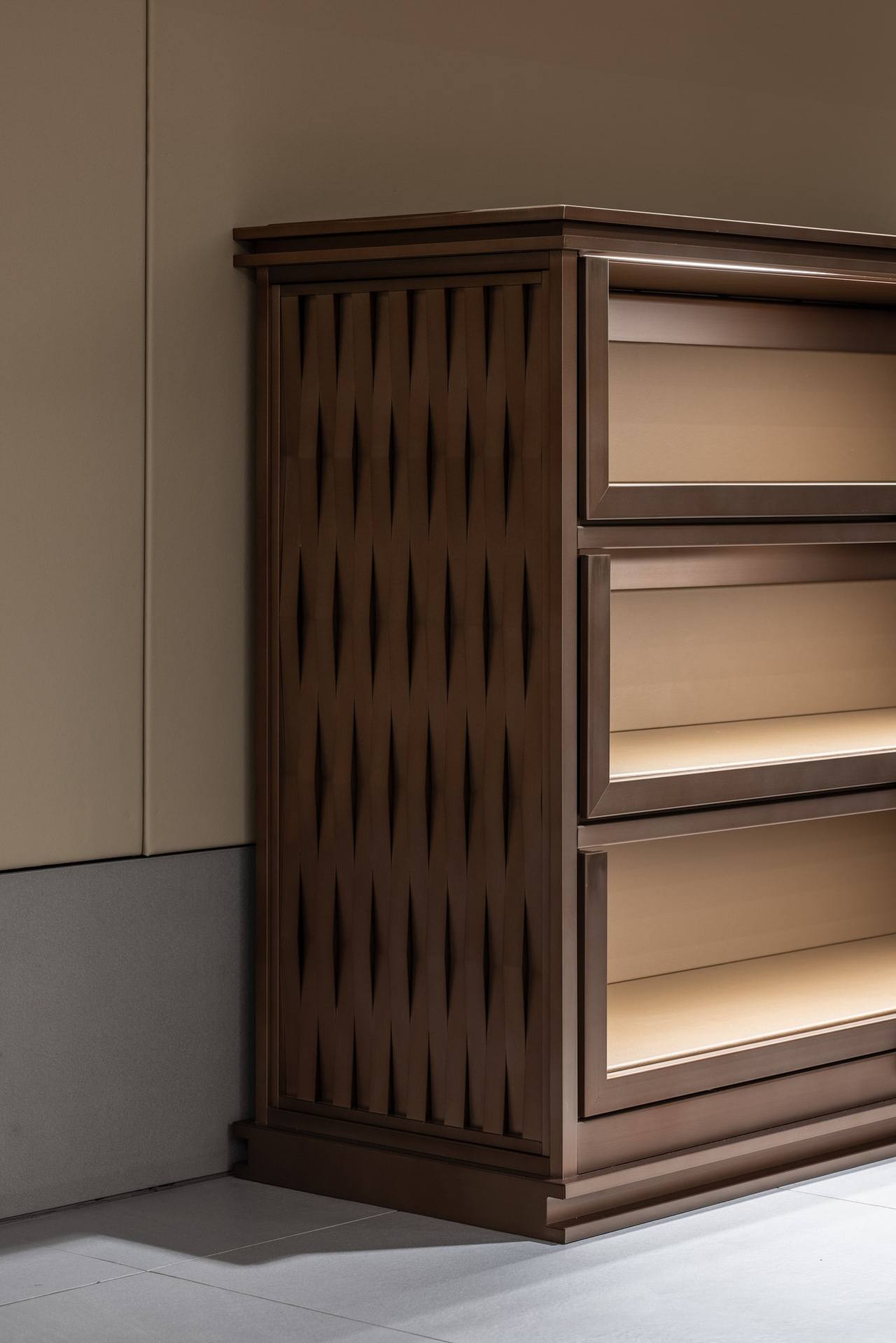 Jons — interior, 9 of 14