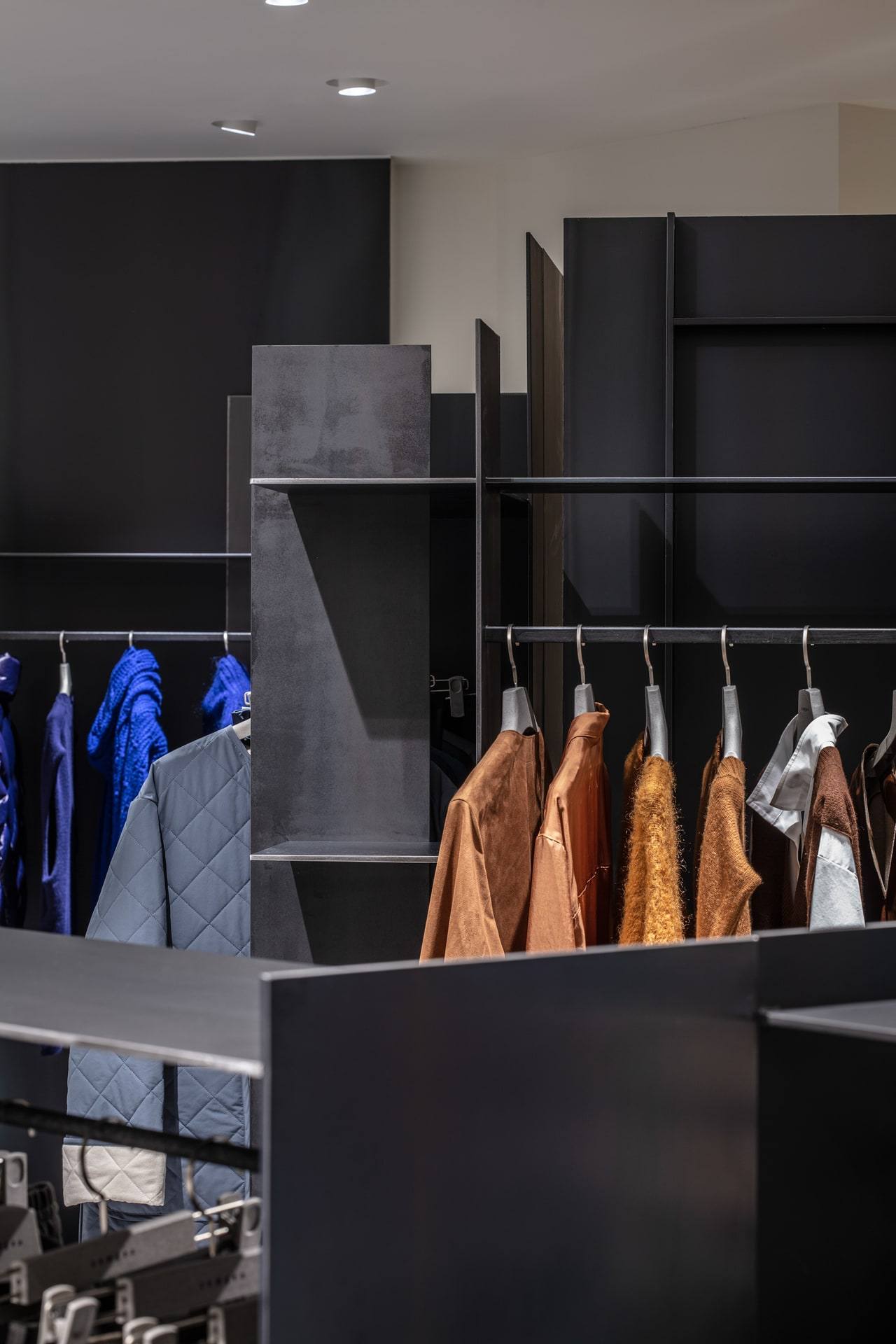 Comgen — interior, 10 of 16