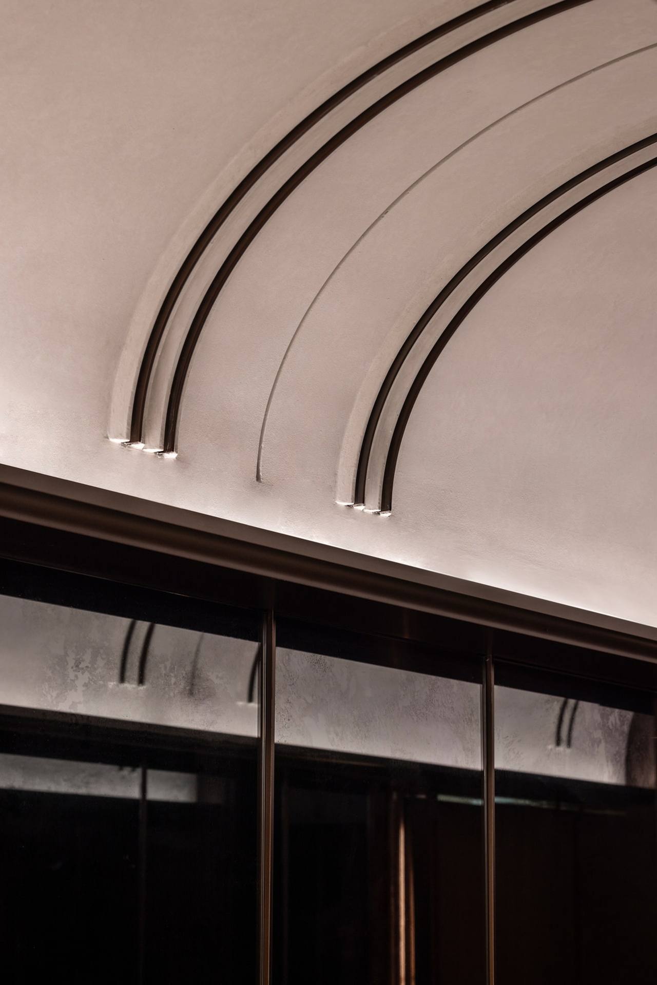 Lotte Avenuel Emerald Lounge — interior, 11 of 30
