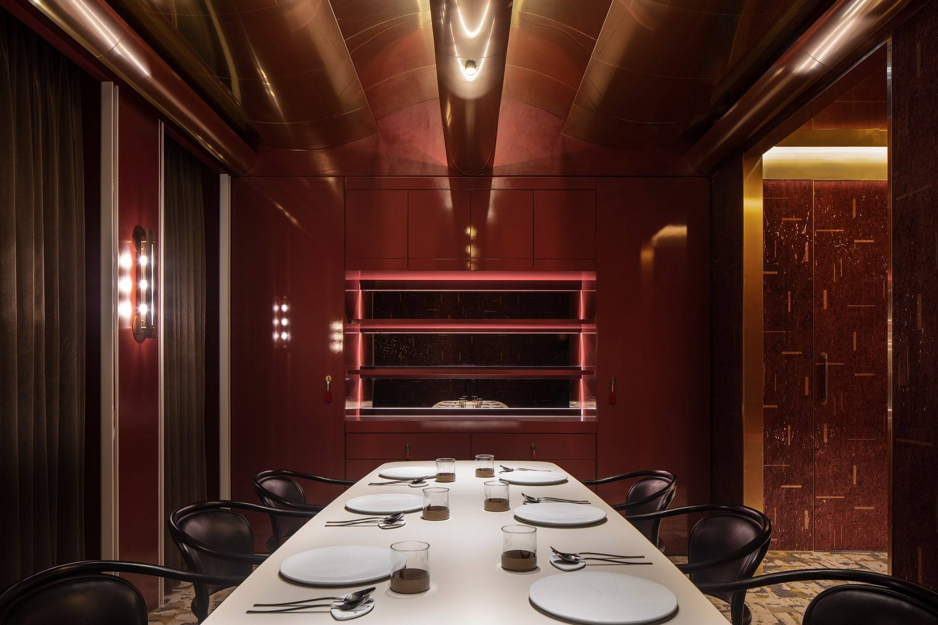 Soigné Redroom — interior, 11 of 11