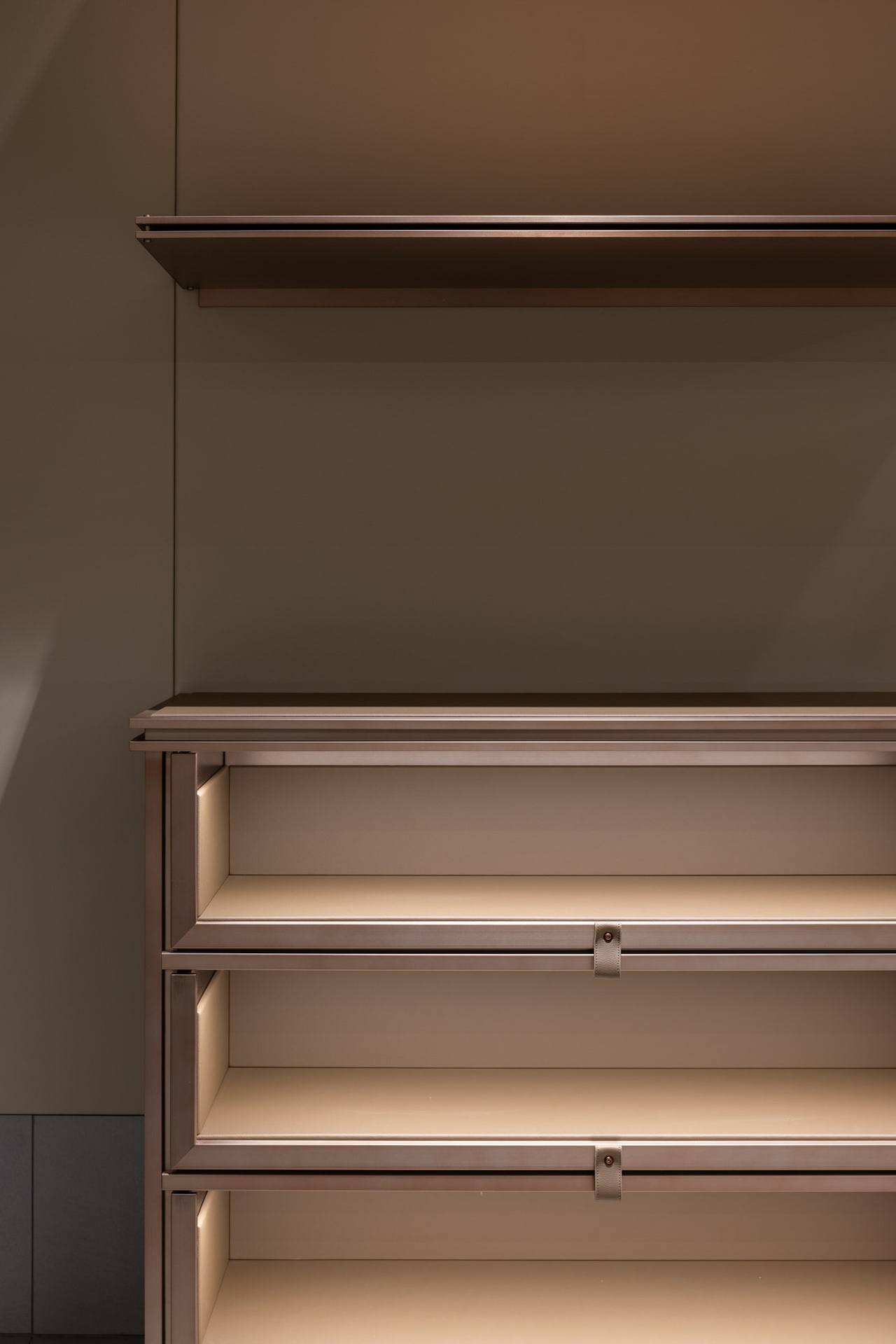 Jons — interior, 11 of 14