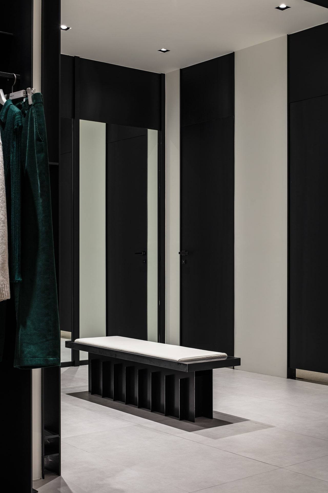 Comgen — interior, 13 of 16