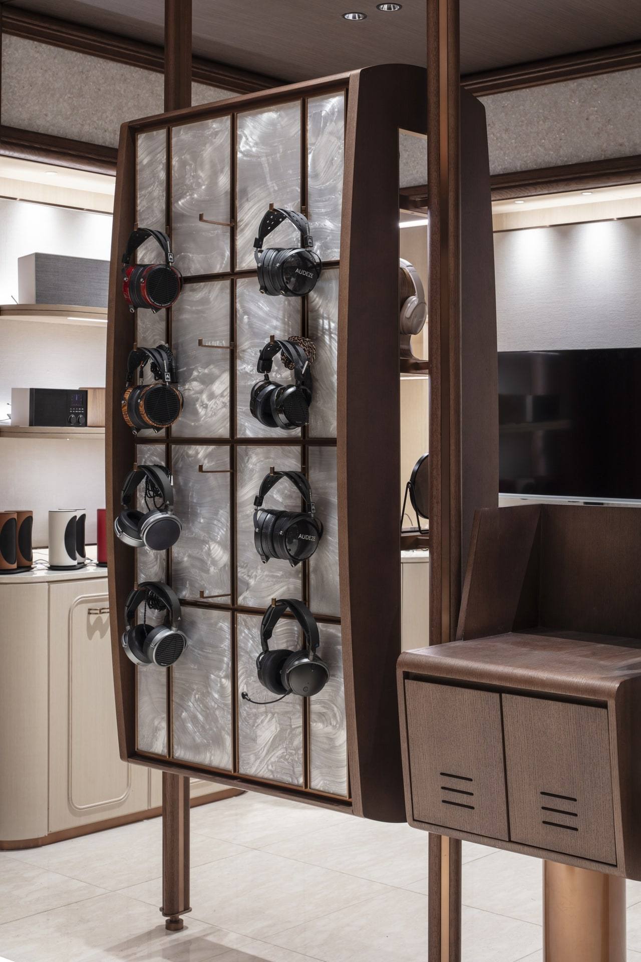 Audiophile — interior, 14 of 15