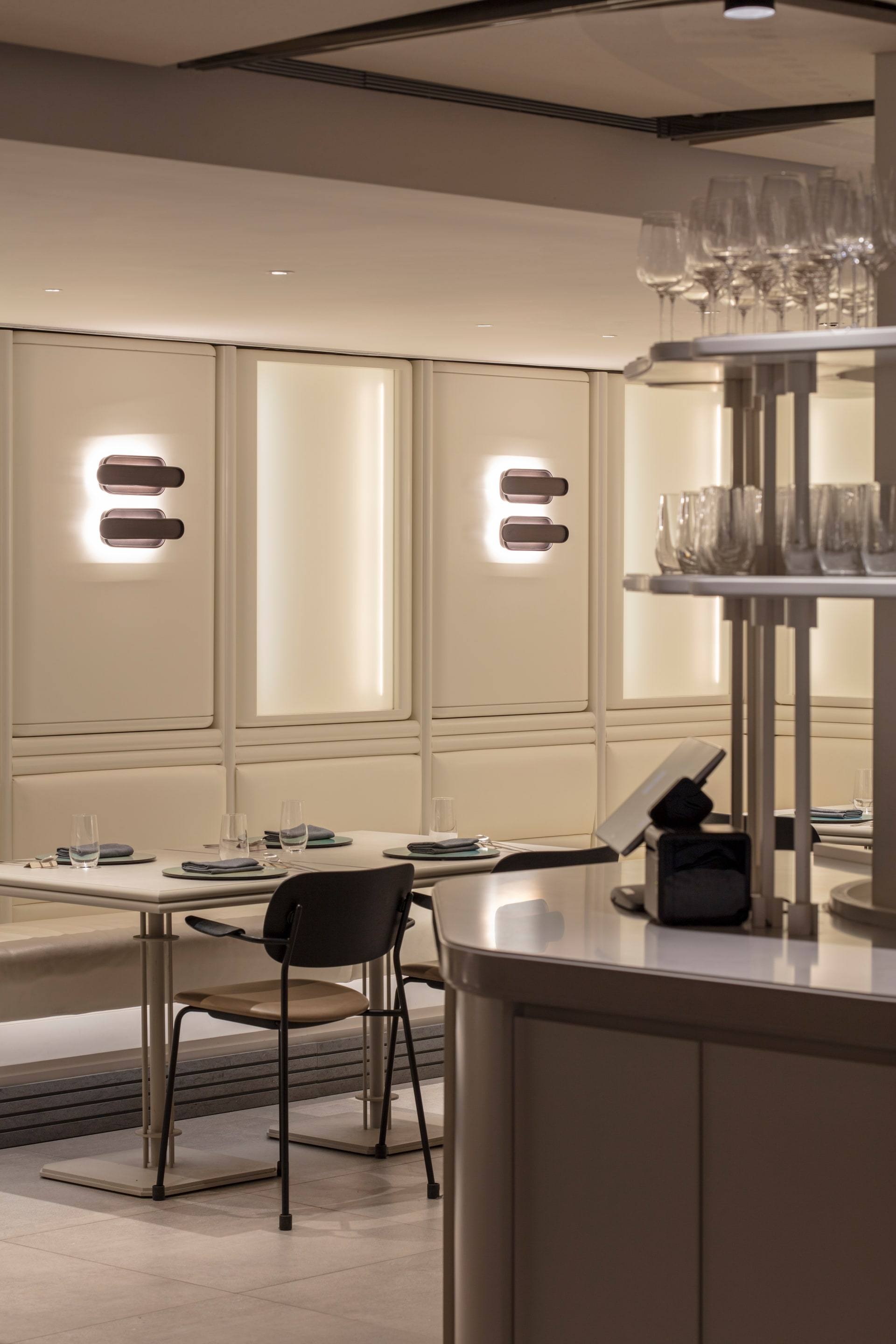 Naro — interior, 15 of 29