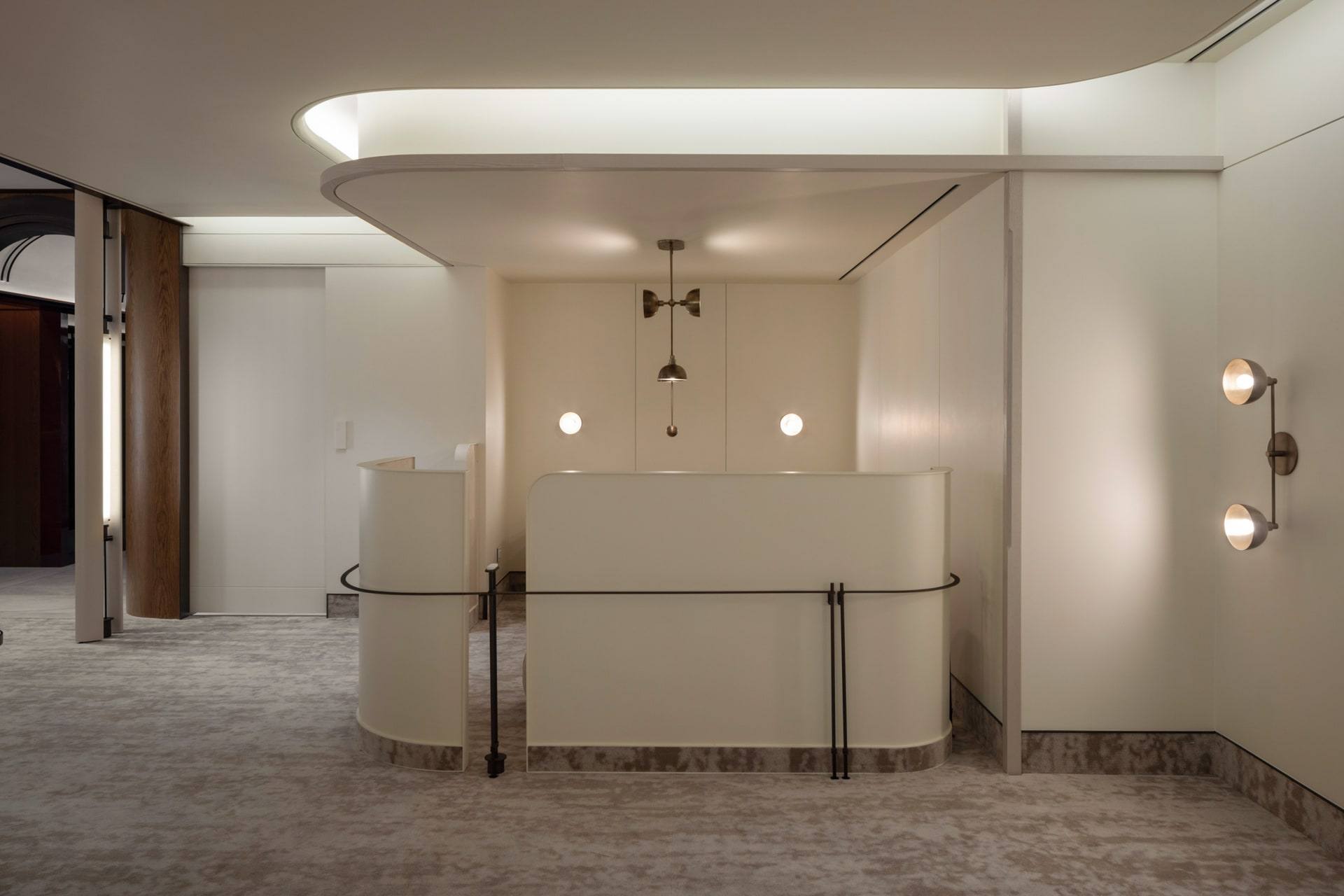Lotte Avenuel Emerald Lounge — interior, 19 of 30