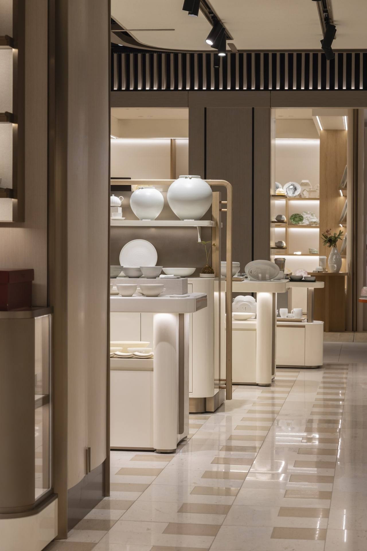 Shinsegae Gangnam-Table&Dishware — interior, 21 of 21