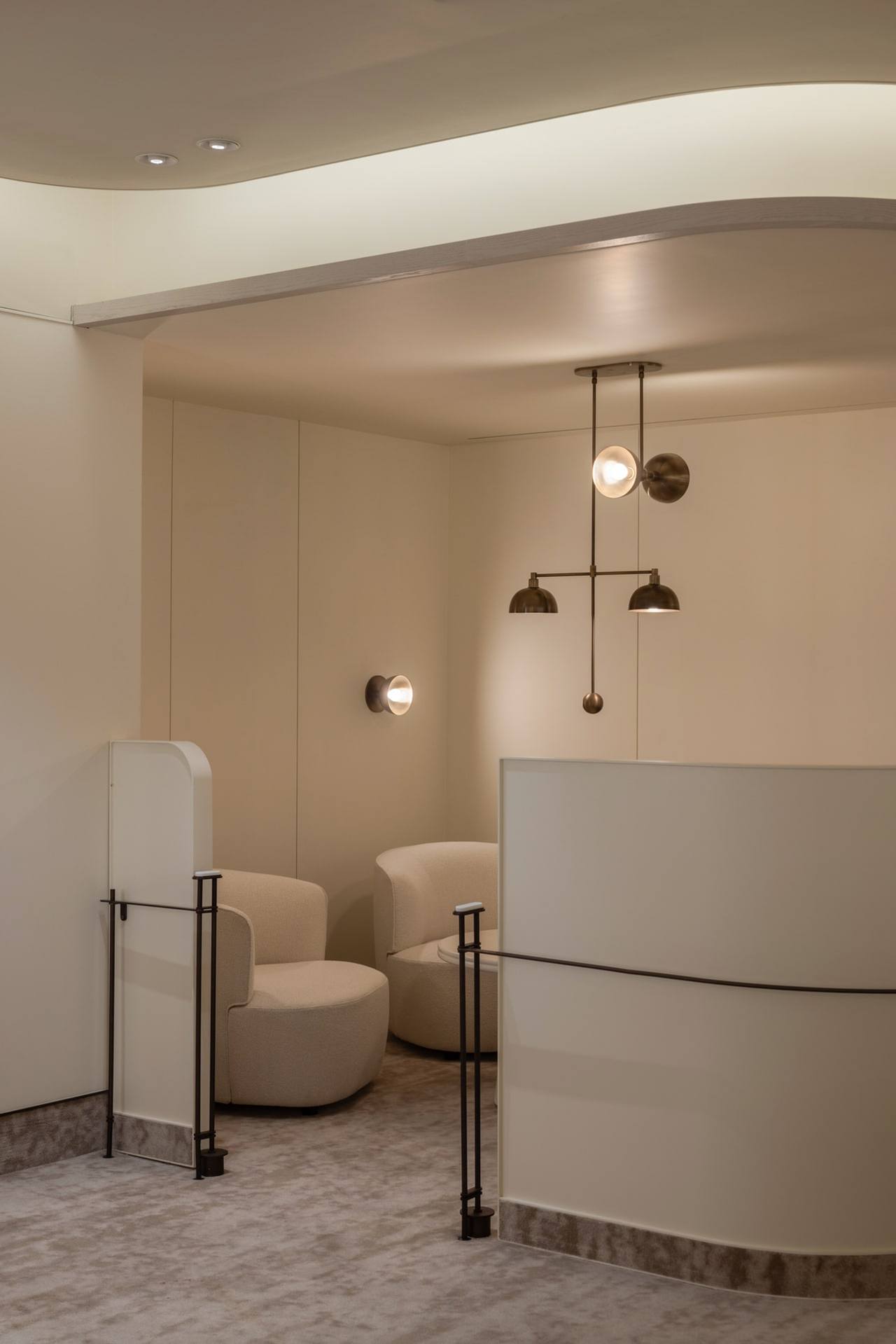 Lotte Avenuel Emerald Lounge — interior, 22 of 30