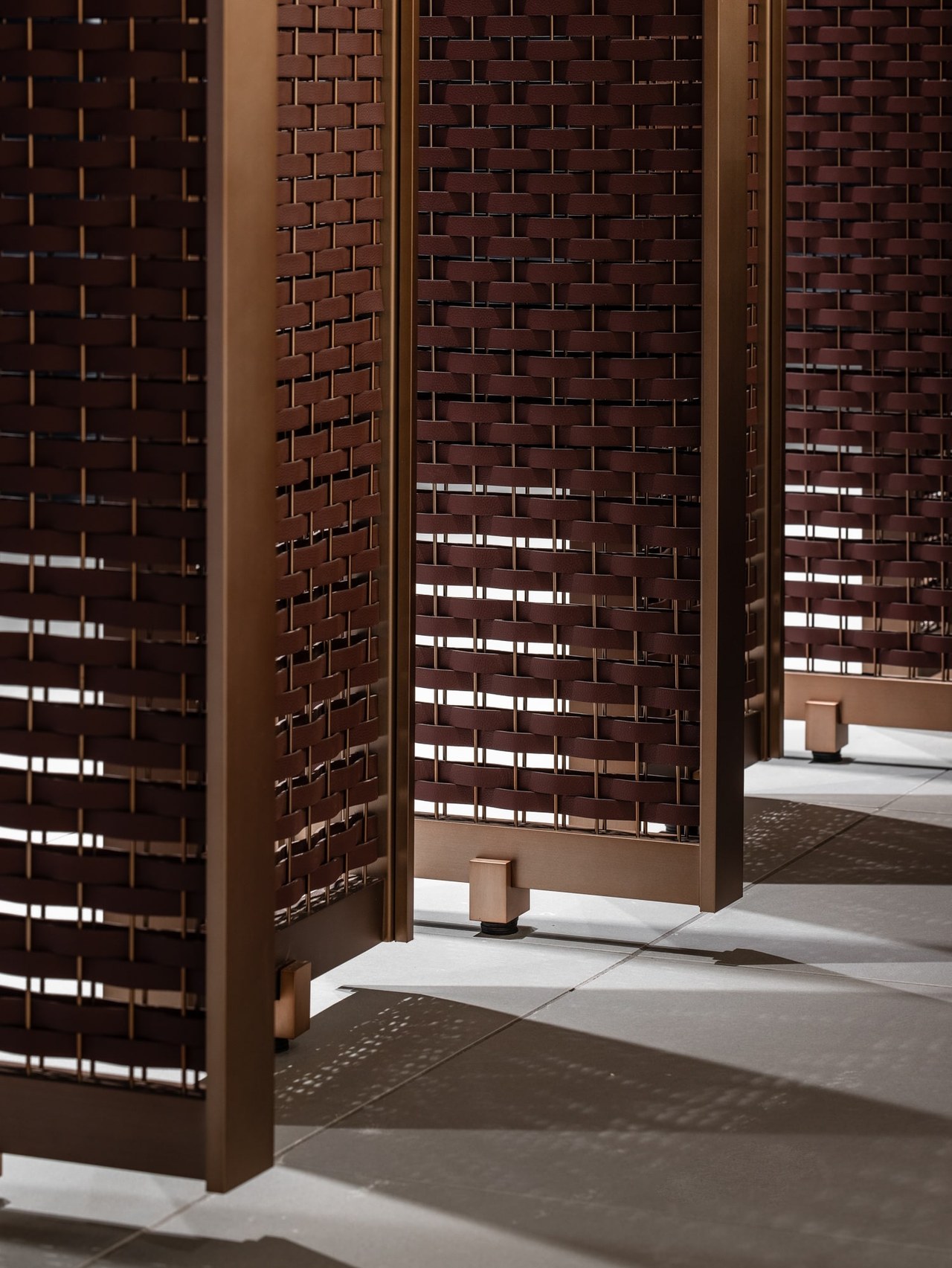 Jons — Material & Finish